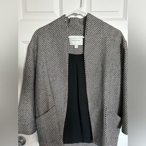 Small jacket with 3/4 sleeves